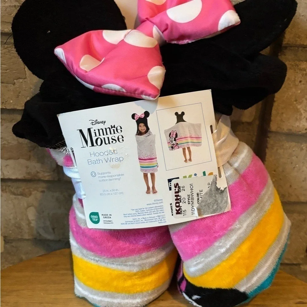 Disney Minnie Mouse Hooded Beach Swim Bath Towel 25